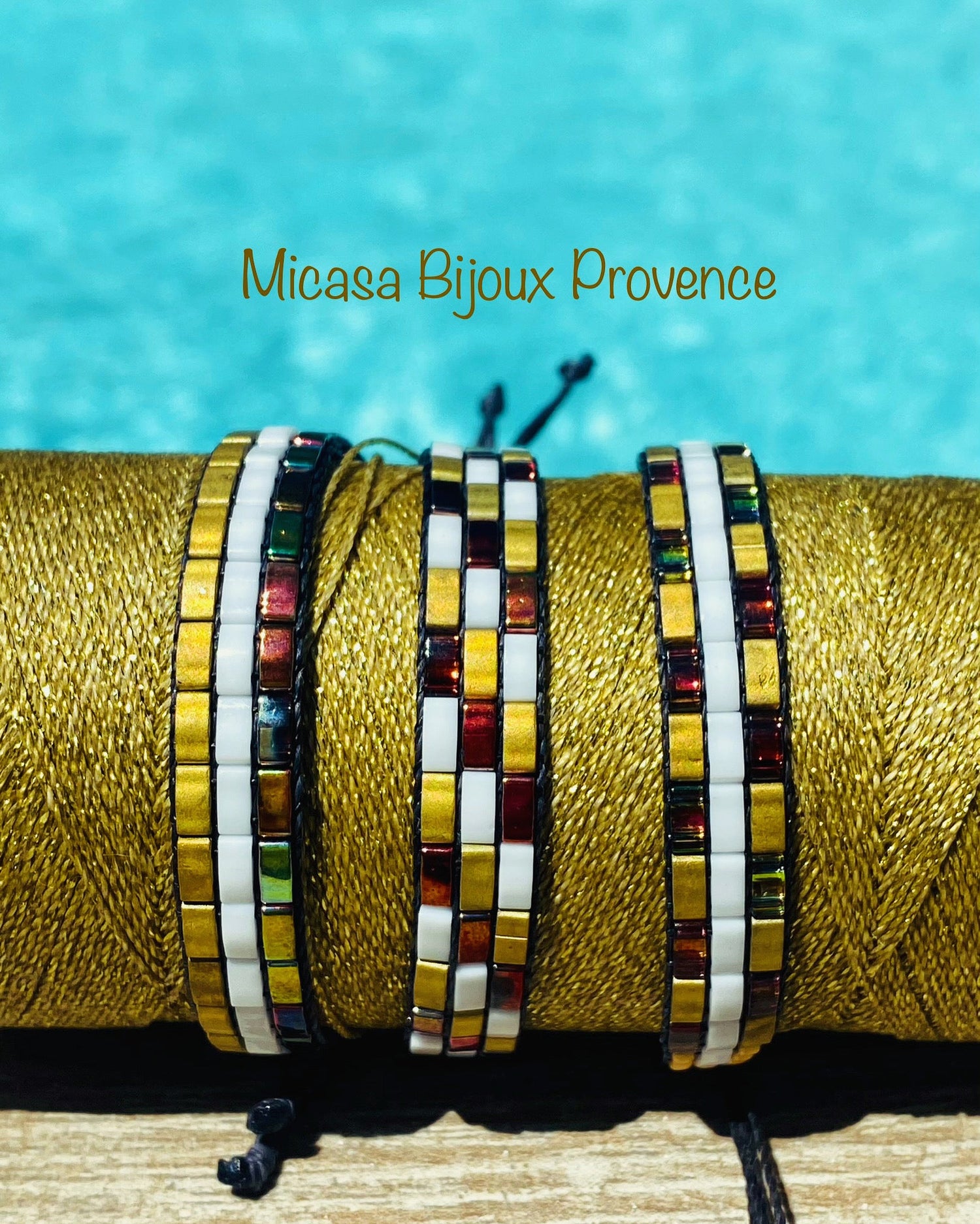 Bracelets femme en perles tissées ou en macramé.